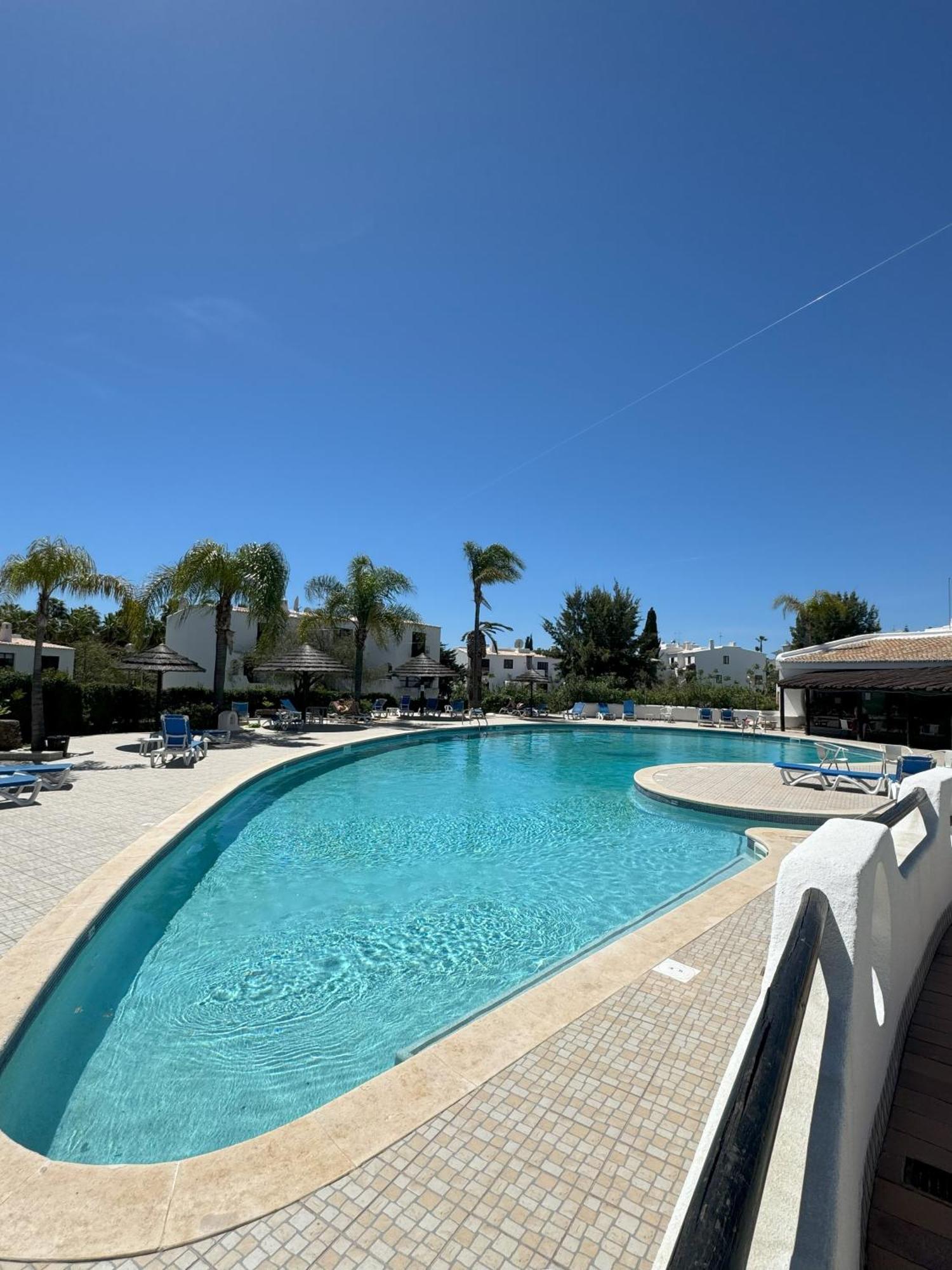 Seacoast Retreat With Pool And Beach Access By Drago Rentals อัลบูเฟรา ภายนอก รูปภาพ
