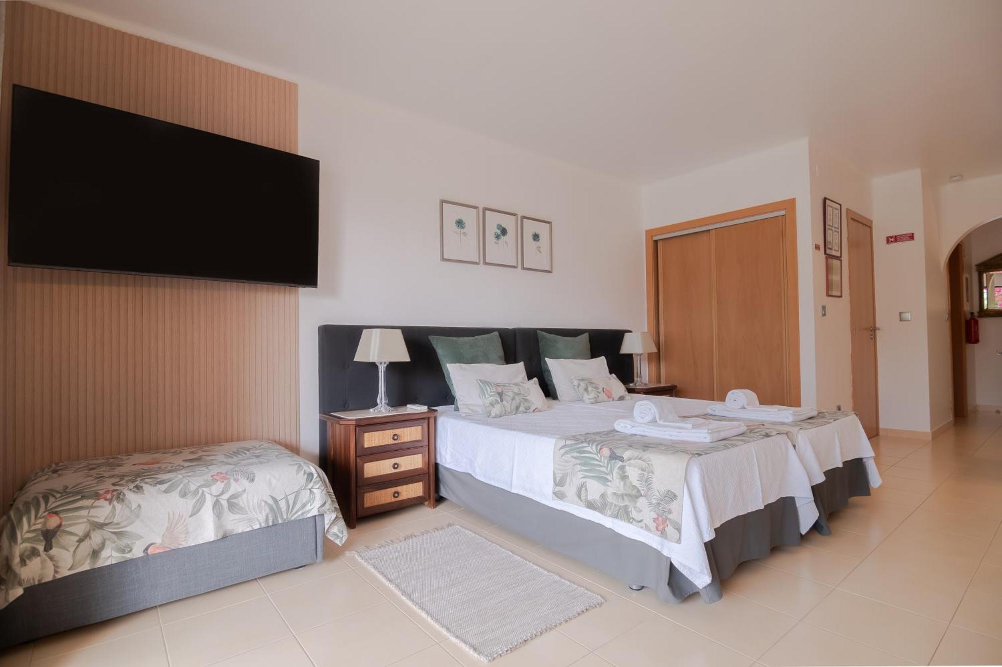 Seacoast Retreat With Pool And Beach Access By Drago Rentals อัลบูเฟรา ภายนอก รูปภาพ