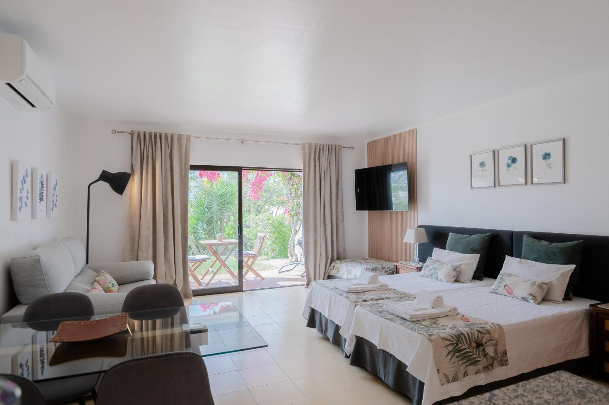 Seacoast Retreat With Pool And Beach Access By Drago Rentals อัลบูเฟรา ภายนอก รูปภาพ