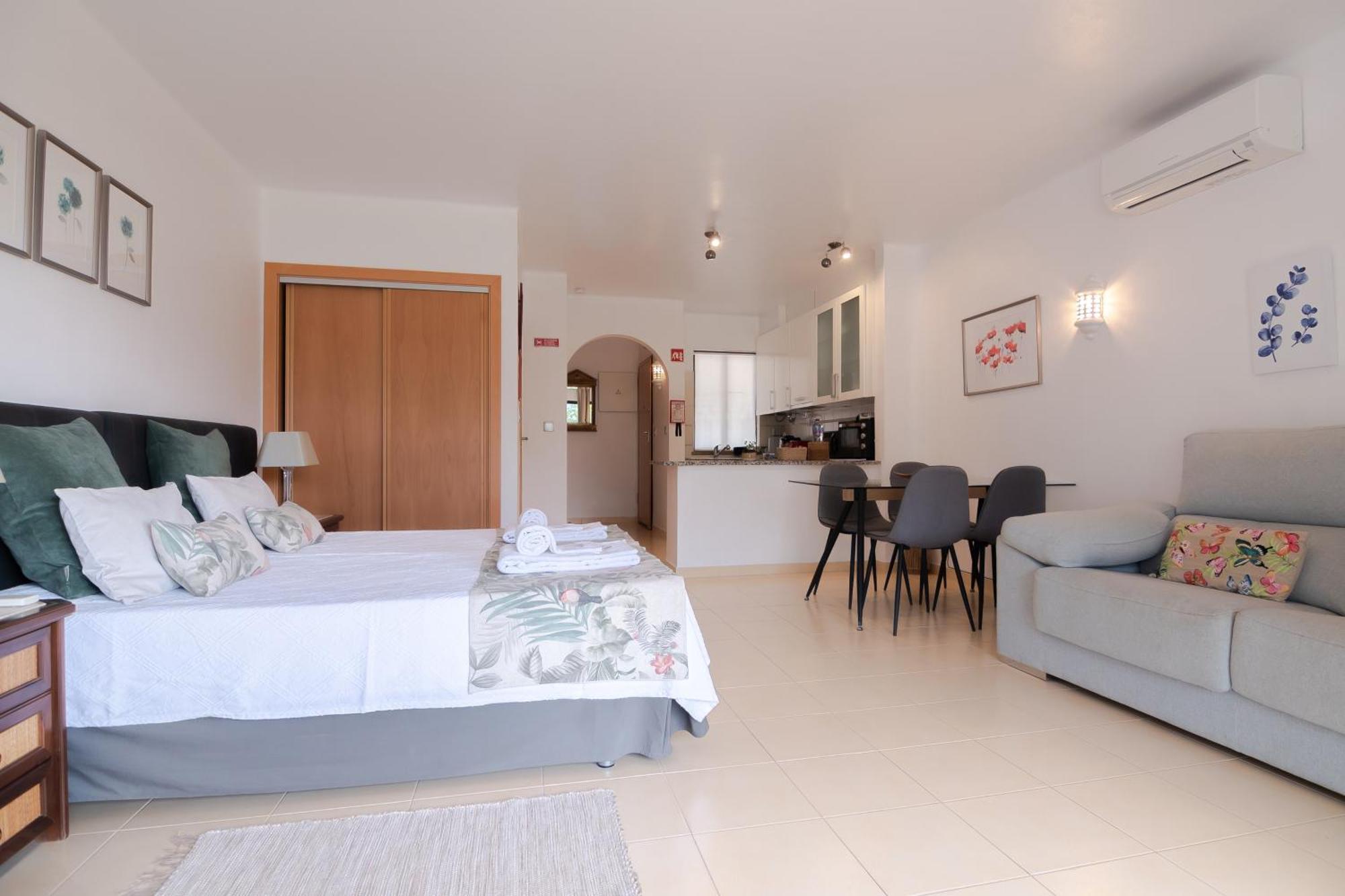 Seacoast Retreat With Pool And Beach Access By Drago Rentals อัลบูเฟรา ภายนอก รูปภาพ