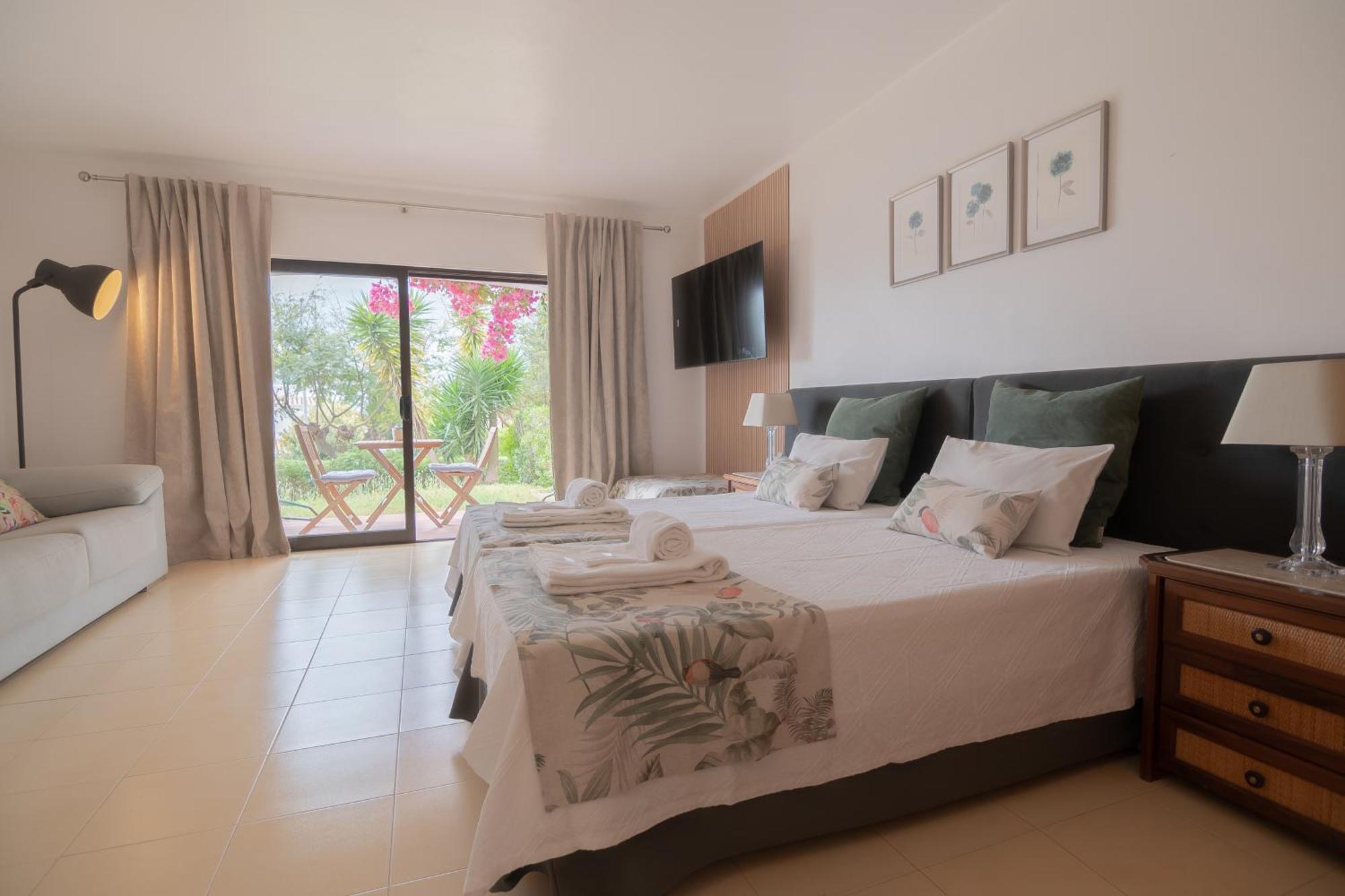 Seacoast Retreat With Pool And Beach Access By Drago Rentals อัลบูเฟรา ภายนอก รูปภาพ