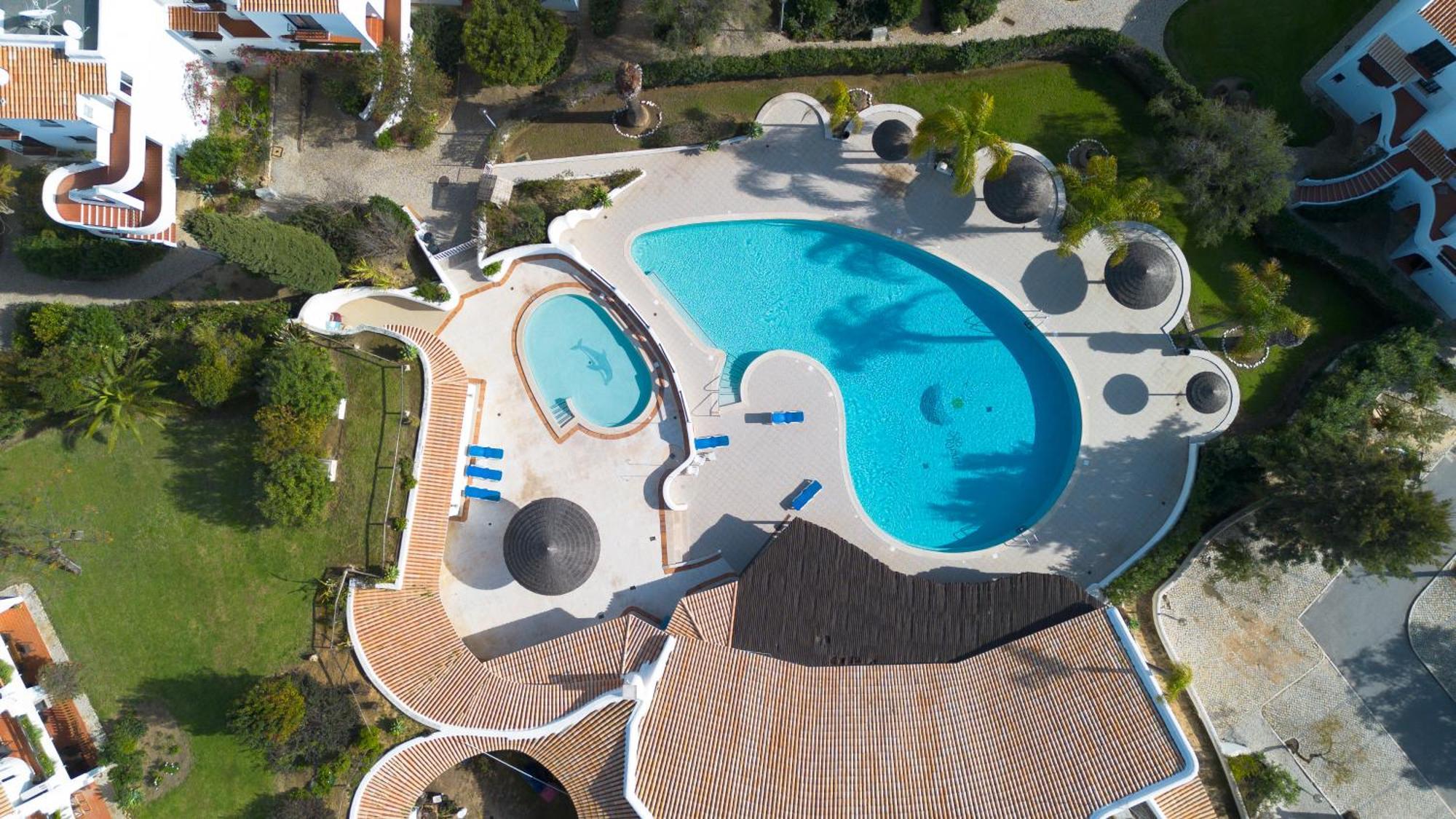 Seacoast Retreat With Pool And Beach Access By Drago Rentals อัลบูเฟรา ภายนอก รูปภาพ